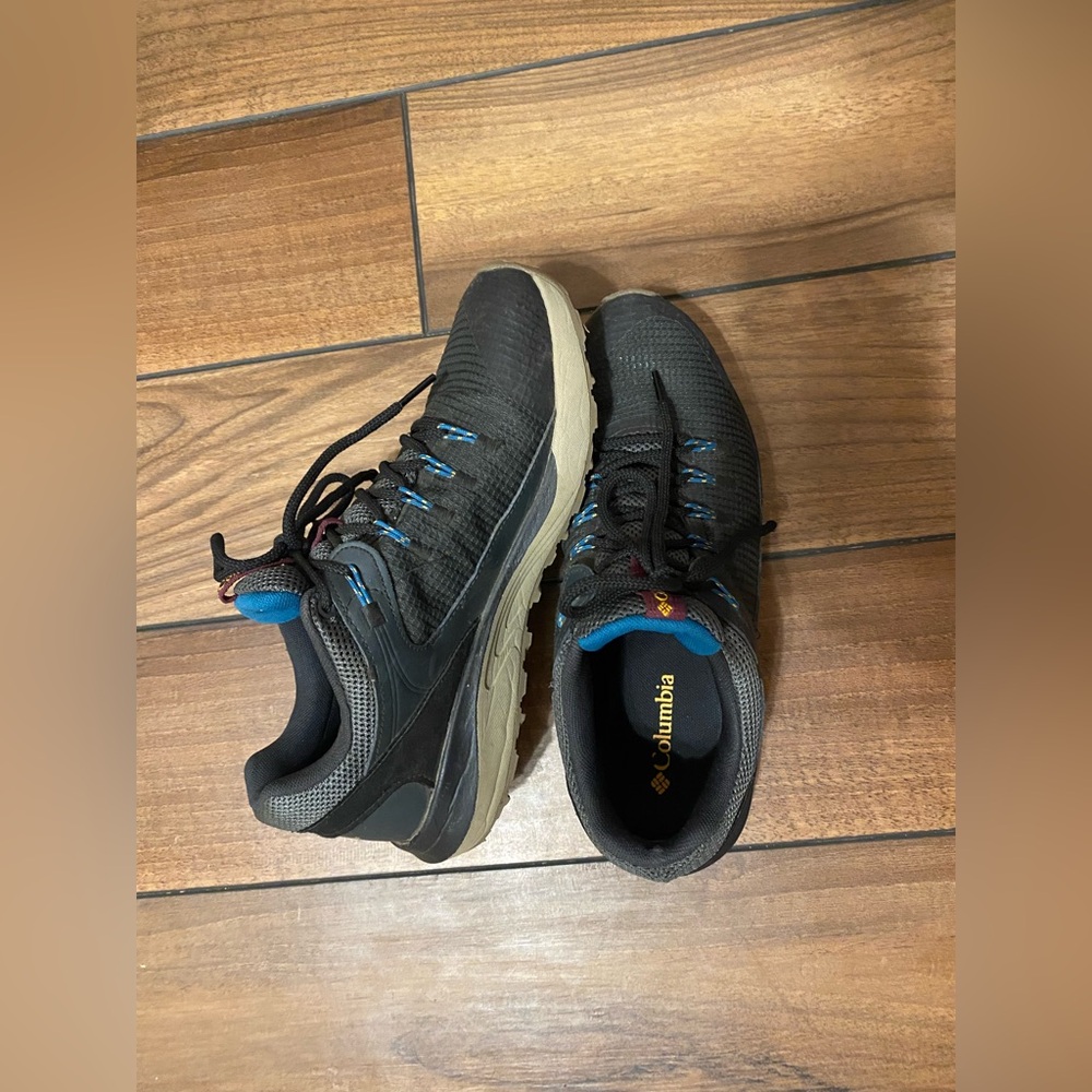 Columbia Men's Black and Teal Athletic Shoes